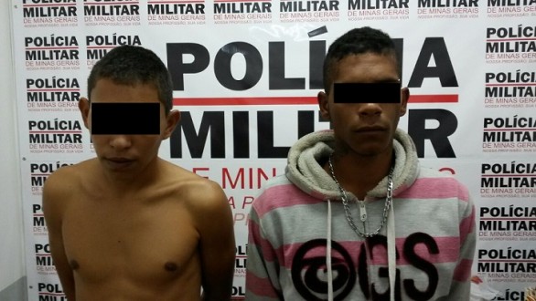 Jovens de 18 e 23 anos foram presos por tráfico pela equipe de PMs do Tático Móvel