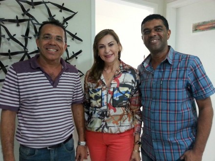  Deputada Dâmina Pereira com Mauro Sater e Gilson, ambos do bairro Barreiro, em Belo Horizonte. Mauro é presidente da Casa de Cultura da região do Barreiro. Foto: Assessoria de imprensa