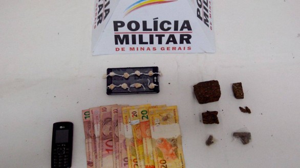 Drogas, dinheiro e celular forma apreendidos pela Polícia Militar no Serra Verde em Lavras. Foto: PM Divulgação