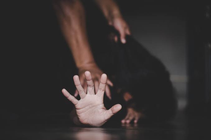 Mulher estuprada que realizar aborto pode ter pena maior que estuprador, prev&ecirc;  projeto em debate na C&acirc;mara &ndash; Lavras24horas